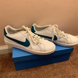 Nike Women’s Tennis Shoe-Size 8